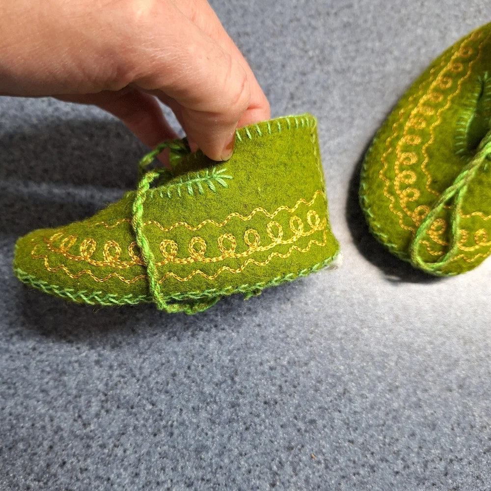 Felted Wool Embroidered Tie Moccasin, Made in Pakistan